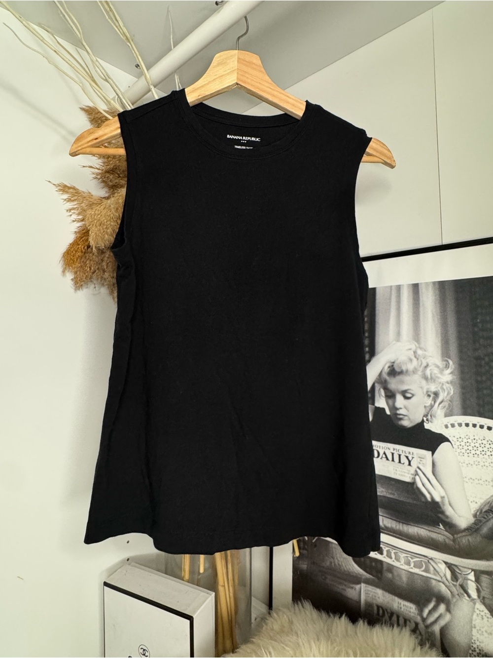 Banana Republic Black Sleeveless Crewneck Tank